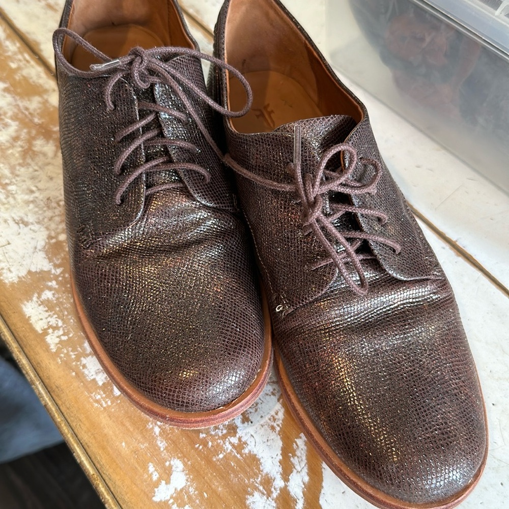 Lace up beautiful shiny bronze Oxford